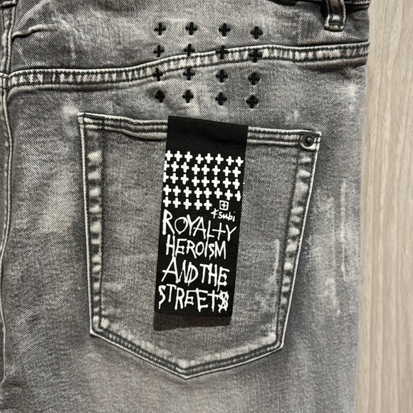 Ripped Jeans - Picture 3 of 4